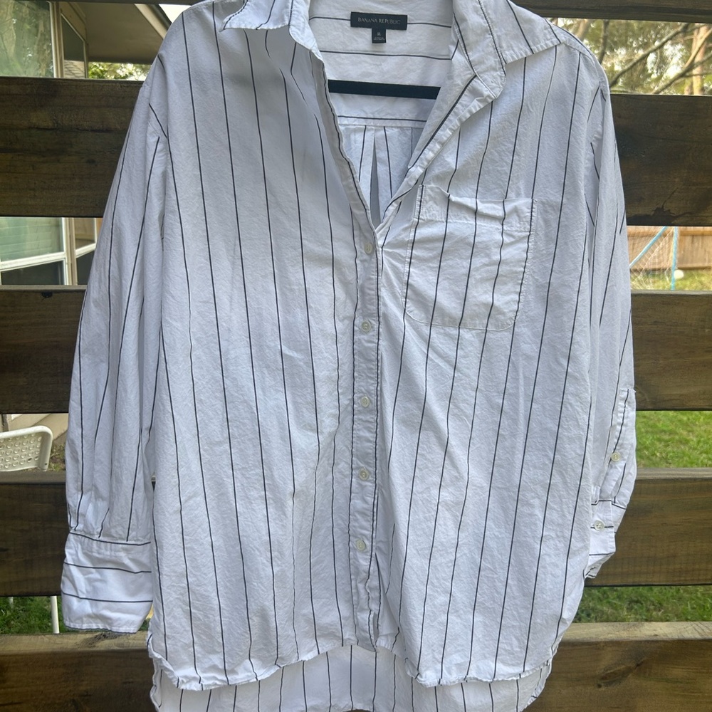 Banana Republic 100% cotton White Pinstripe women’s Shirt